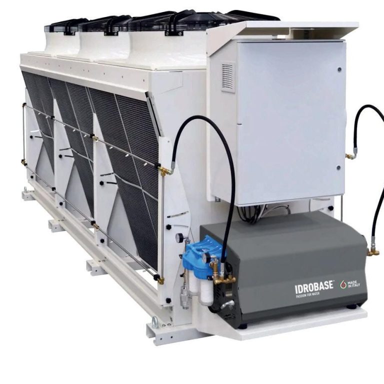 Kühlsystem mit mehreren Verdichtern und einem großen Kühler im industriellen Design.